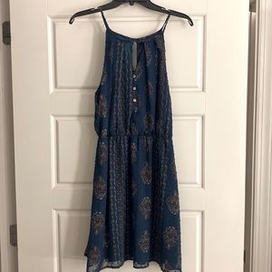 Sun dress, cinches at waist. Size medium from Francesca’s!